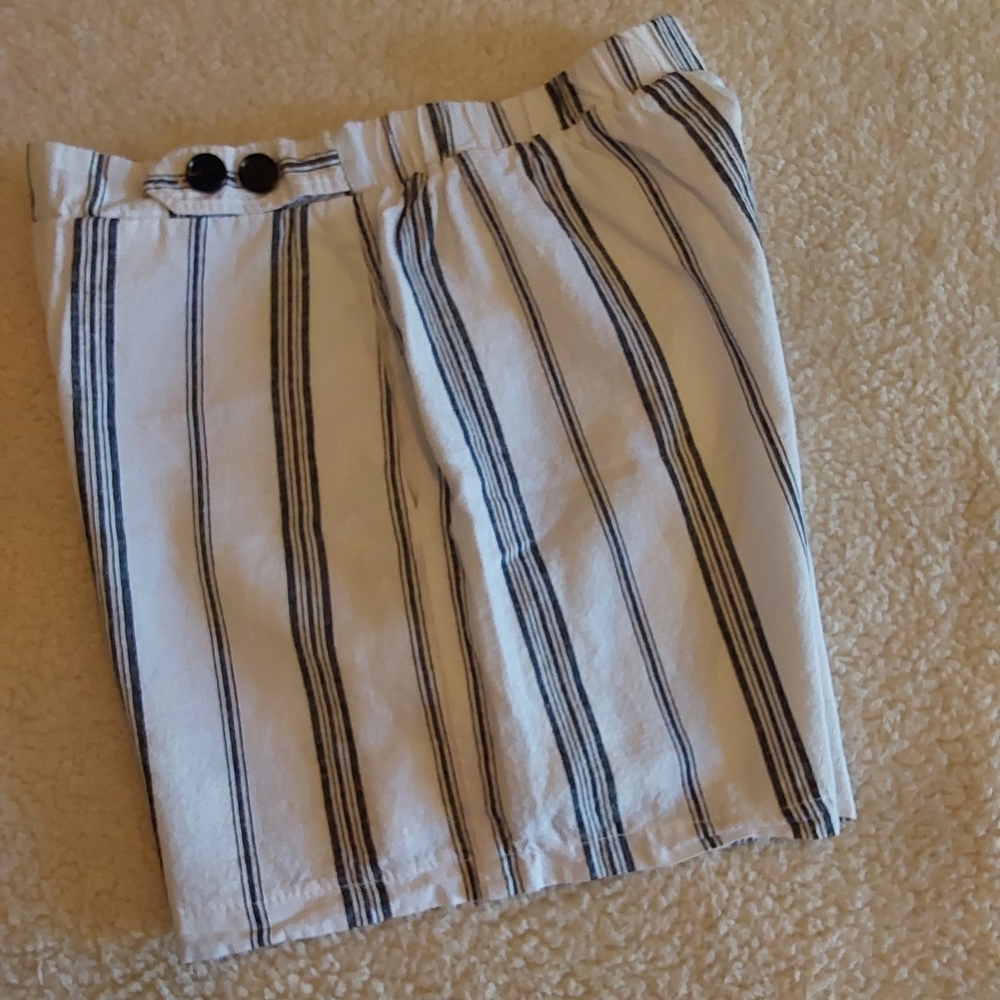 🌺 Like New Style Me Linen Shorts